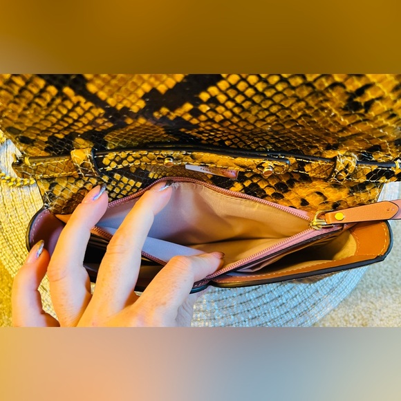 ♠️ Kate Spade ♠️ Snake Embossed Small Turn Lock Crossbody Bag with Chain Strap - Picture 11 of 13